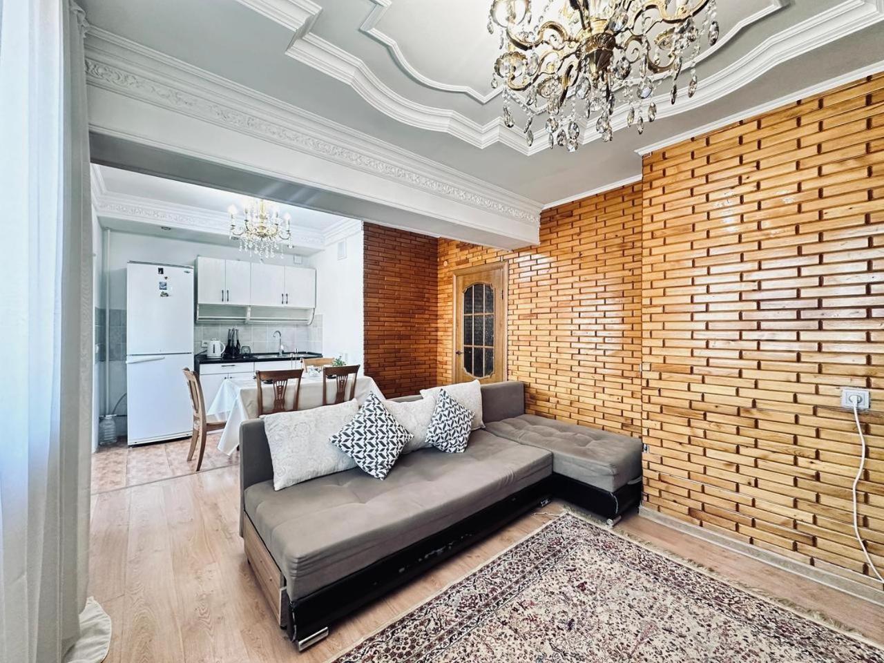 3 Ком Квартира На Абая Сейфуллина Almaty Exterior foto